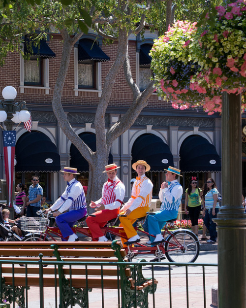 postcardsfromneverland:Bicycle Built for Four by Peter E. Lee on Flickr.