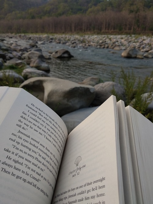 princessofbookaholics: JOMP Book Photo Challenge June 2019 Day 24: Outdoors