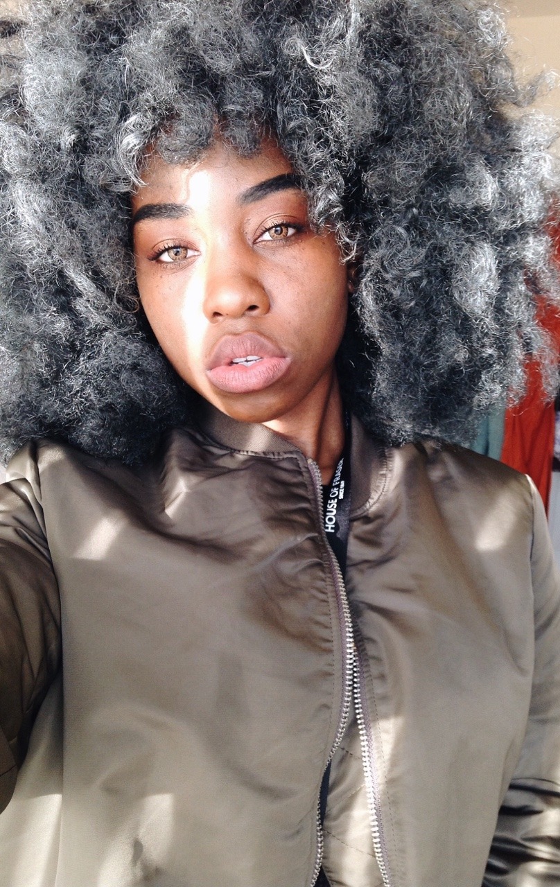 vimbia:  Fucking sun never shines in England but when it does ….THE GLOW IS VERY