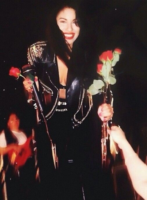 anything-for-selenaaas:  More Sel-by-the-outfit - 1995 TMA shots