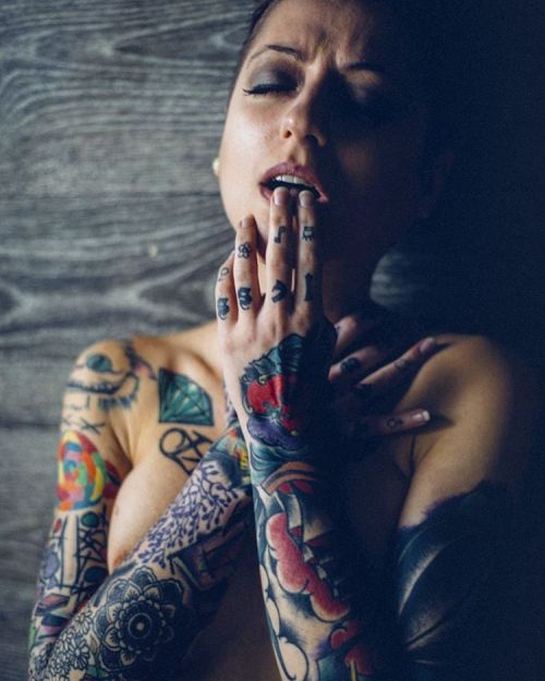 #sugarjunky #tattoo #tattoomodel #shooting #photo #naked #home #homeshooting #inkedgirls #inked #ont