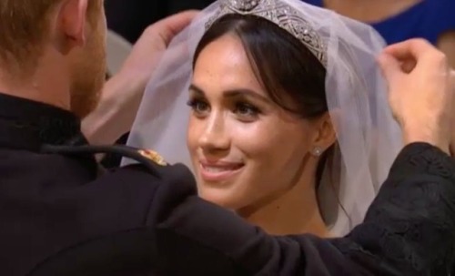 what-does-one-affects-the-other:LOOK AT HER FACE I AM CRYING