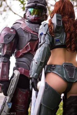 geekyloves:  Submit your Sexy Geek Pics here.