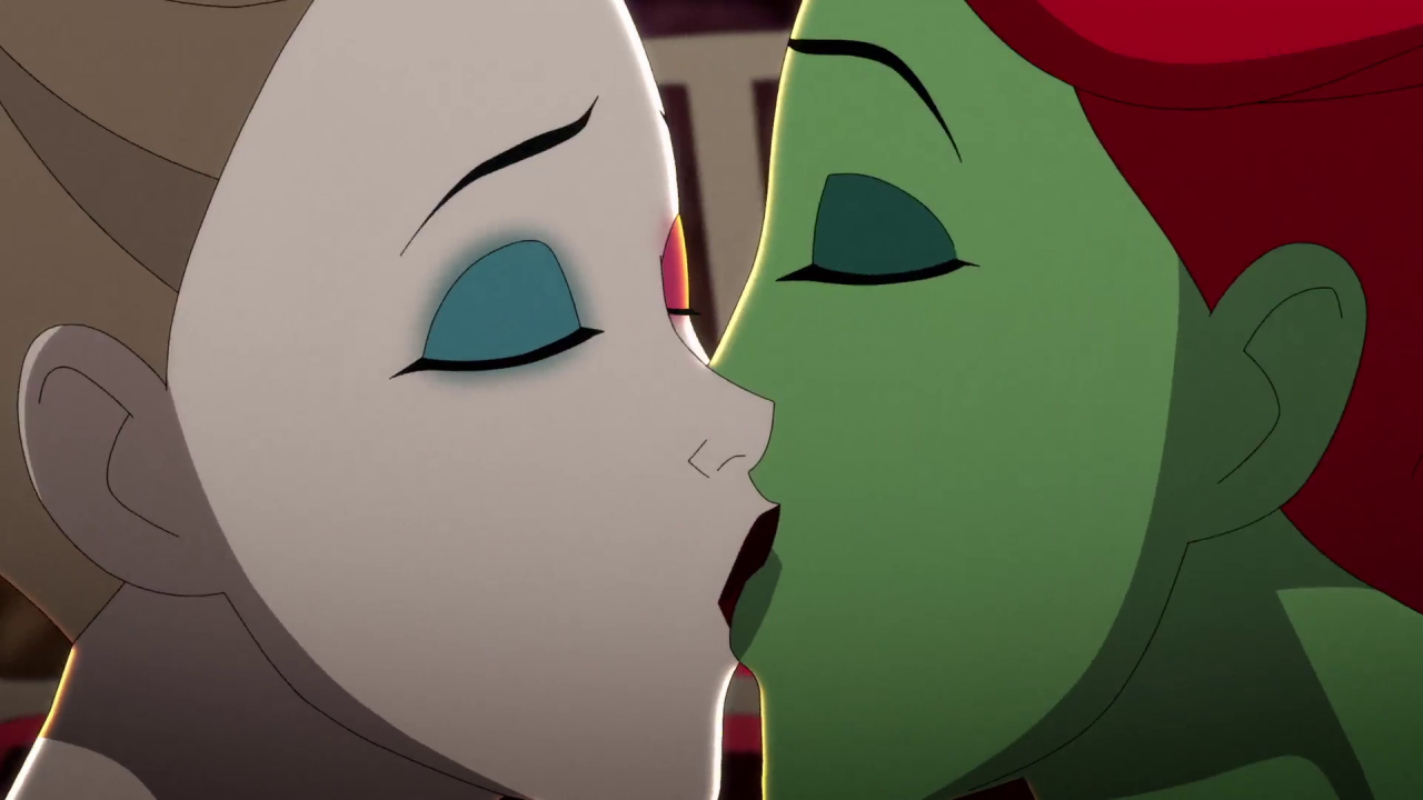 FTVS-CM45 — Lesbian kisses at the end of an episode