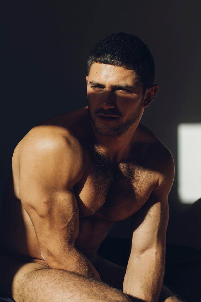 pinktail-ass:  Guy Tits