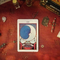 bloodred-velvet: Card of the day: The Moon 