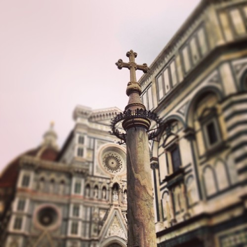 Piazza del Duomo #firenze #italia #instaitalia #ig_friends #missingitaly #adayinflorence #igers #museoduomofi (at Piazza del Duomo)