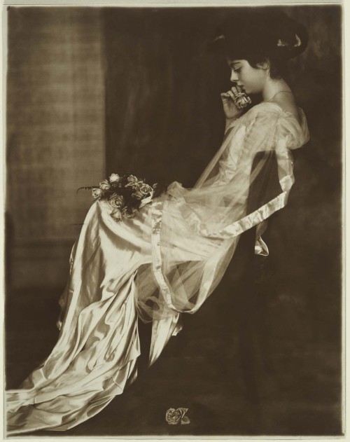 heaveninawildflower:‘Girl in a Satin Dress with Roses.’ Gelatin silver print by Gertrude Käsebier (1