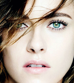 itakemyselfveryseriously:  Kristen for Chanel’s Collection Eyes Campaign.   Photographed