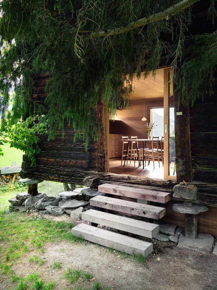 utwo:  Tiny Cabin  Swiss Alps, Sarreyer hillside © Lionel Henroid