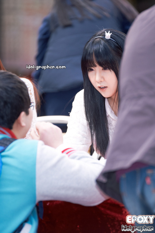 visualglow:03/16 Hyun Young fantaken Set 2 @ Busan Fan sign by EPOXY