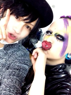 enchantingmoon:  Backstage photo of Miku of AN CAFE with METO of MEJIBRAY at the live event「SPEED DISK PRESENTS〜森羅万象tour'15#1」held at Nagoya E.L.L on Apr. 10th, 2015.