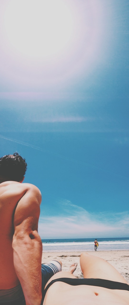 ocean-mindedyouth:  vidabrilla:  my beach babe😍  where can I sign up for one 