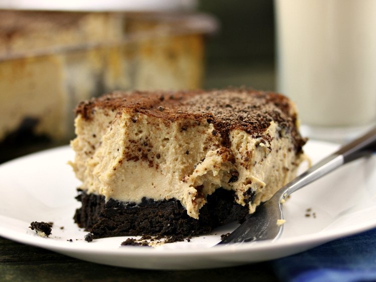 veganfoodblog:  Deep Dish Brownie Crust Peanut Butter Cream Pie   Oh god
