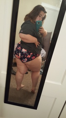 bigbootypandamoo:  I got some new booty shorts yesterday.