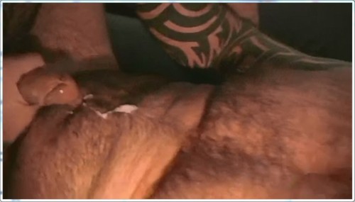 fhabhotdamncobs:  thickbear475:  tu-bear:  http://xhamster.com/movies/1663629/daddy_is_home.html  BEAR~!  W♂♂F 