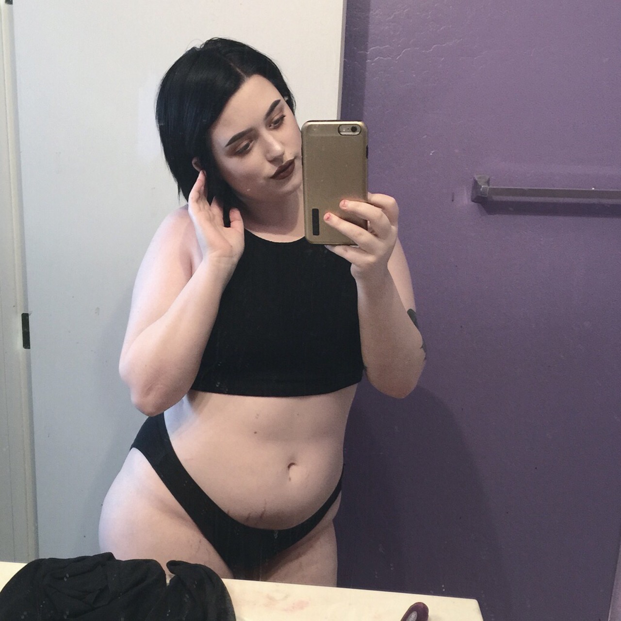 littleblackfoxx:  Awkward hand as usual and there a toothpaste splatter on the mirror