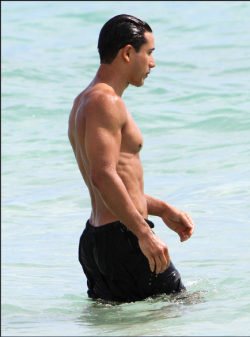 lamarworld:  Mario Lopez & his big dick