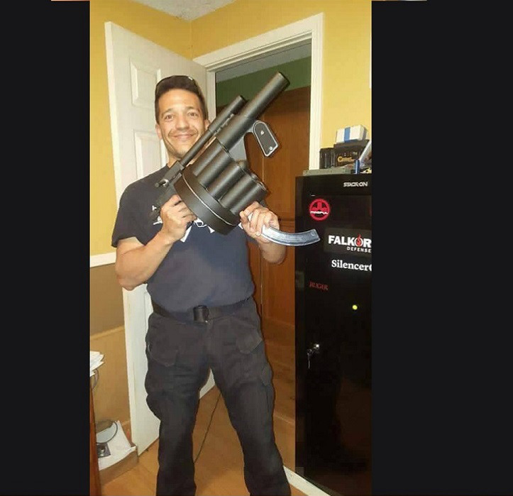 letthegaycommence: catchymemes:     When guns aren’t terrifying they are some of