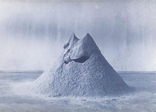 thegreatinthesmall:    Renate Weh, Mann aus sand, 1969/70  