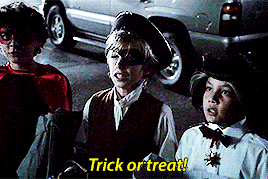 sparkstilinski:  derek hale + trick or treaters on halloween (ﾉ◕ヮ◕)ﾉ*:･ﾟ✧