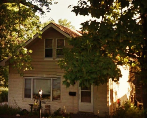 My parents live in a haunted house(Picture grabbed from Google street view.)My mom moved in with her