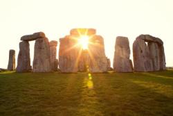 geeksofdoom:  The Times of London: ‘Today it’s the Winter Solstice, the moment when Stonehenge is perfectly aligned with the rising and setting sun.’