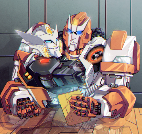 rorby:  spookydrift’s giveaway prize Ratchet pretending he has work to do because he’s too much of a tsundere to admit that he enjoys having his lap full of Drift ˙ ͜ʟ˙ 