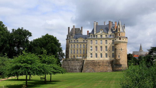 Château de Brissac, France (by Loic Gouyette) / http://picstreet.fr