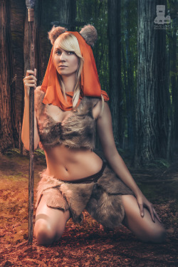 cosplayiscool:  Ewok by truefd Check out