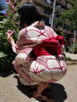 Suzushiro:  ケツ学さんのツイート: “花と浴衣と張り… ”