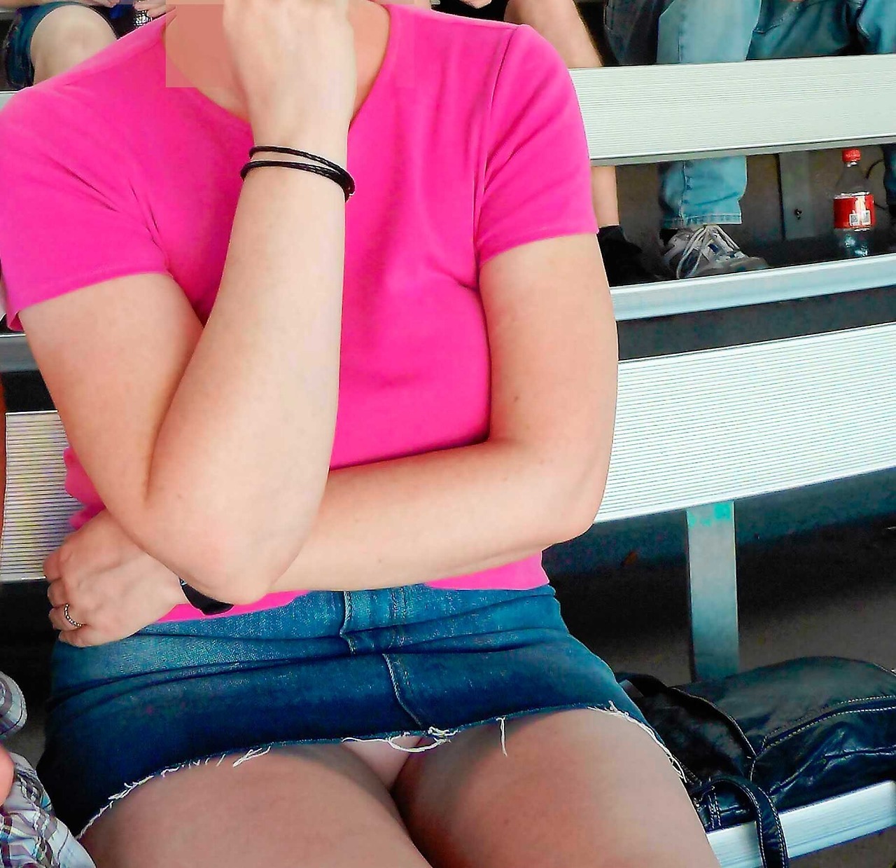 just-my-wife-and-nothing-else:    Seaworld FLWatching the show while others watch