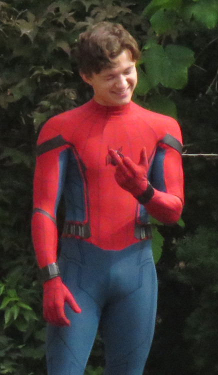 spideycentral: Tom Holland on the Spider-Man: Homecoming set in NYC