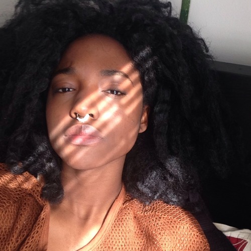 fridacashflow:the blinds in my room create dramatic lighting in my face and I love it