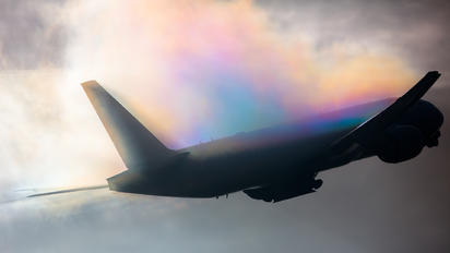 toocatsoriginals:  Trippy, Fog-Veiled Airliner Photos - Schiphol Airport, Amsterdam Boeing 747-400 McDonnell-Douglas MD-11F Boeing 777-200ER Boeing 737-800 Photos: Lars Veling