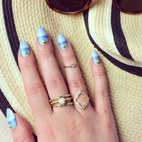 appliq:
“ Raise your hand if you’re in serious need of a beach day… #appliq #nailart #nailswag #nailstagram #nailwraps #readyfortheweekend
”