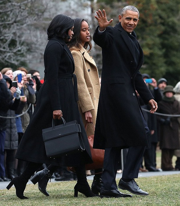 lebritanyarmor:  chanpears:  accras:President Obama with First Lady Michelle Obama