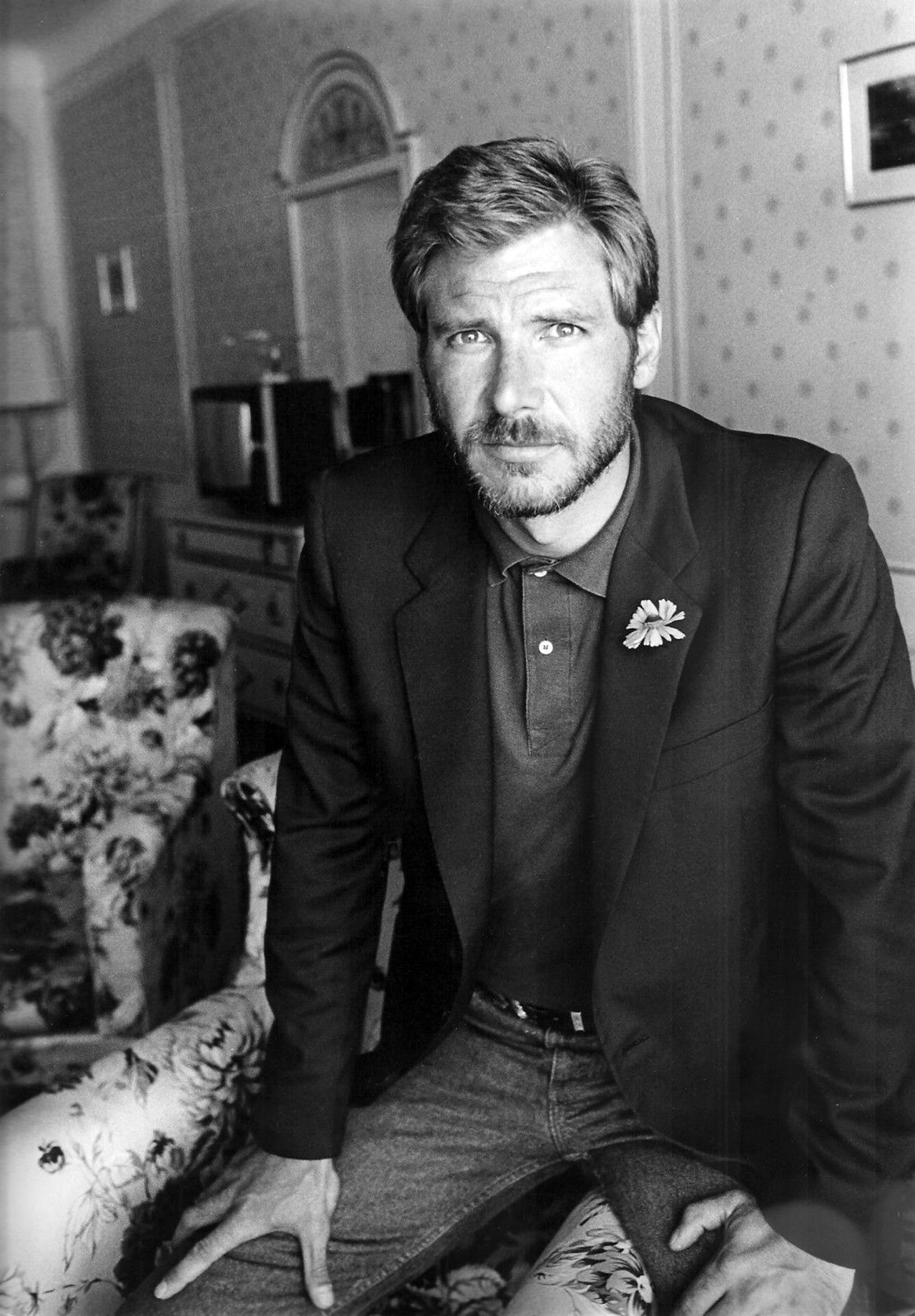 voxsart:  The Flowered Lapel. Harrison Ford.  the man has class