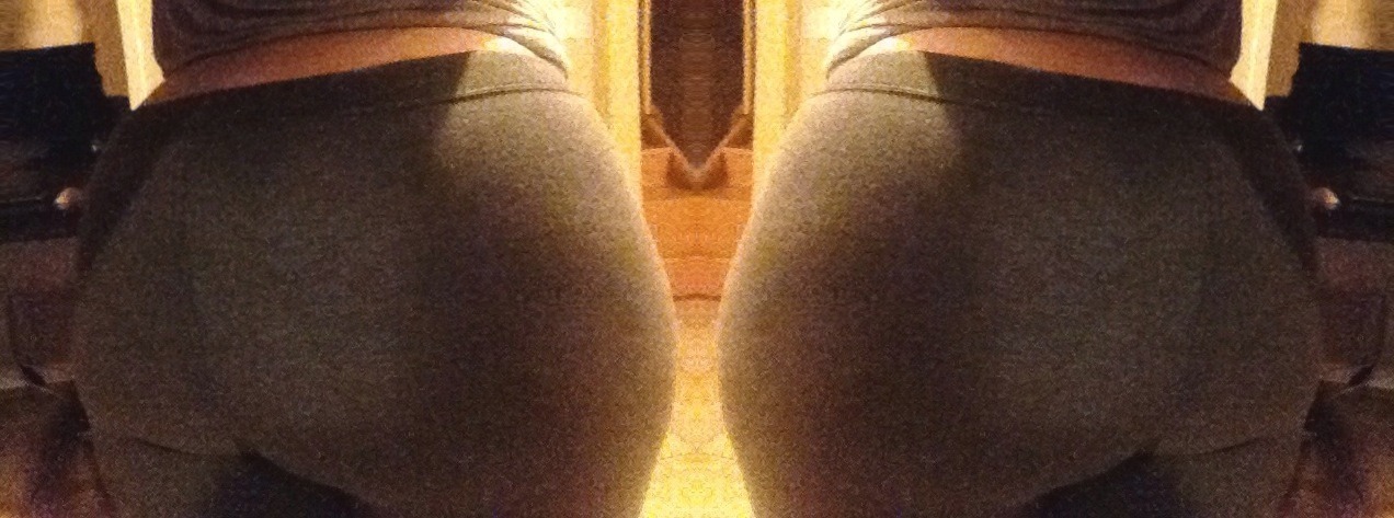 nalgaemoji:  shout out to rodney who would still kiss my ass even when my yoga pants