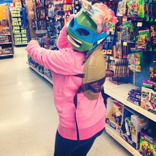 Do you even lift bro? #onearm #ninjaturtle #pinkhair #walmartfuckaround #VA #harhar