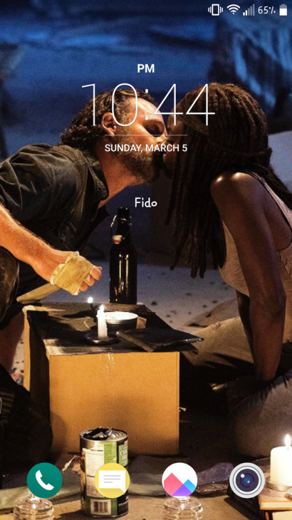 kiwimiist:My new lock screen and yes, my prof who knows I’m richonne trash, I will seriously show th