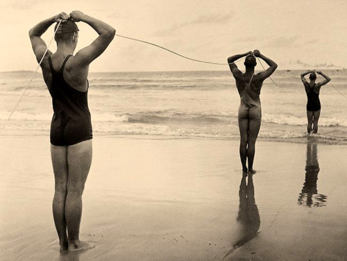 buzz-o-graph:Max Dupain, Australian lifeguards, 1937