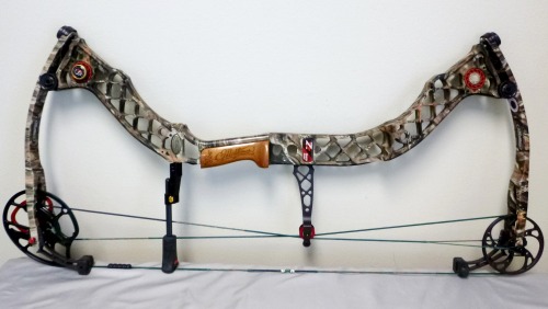 Mathews Solocam Z7 Camouflage Compound Hunting Bow 60# 29" RH - auction here