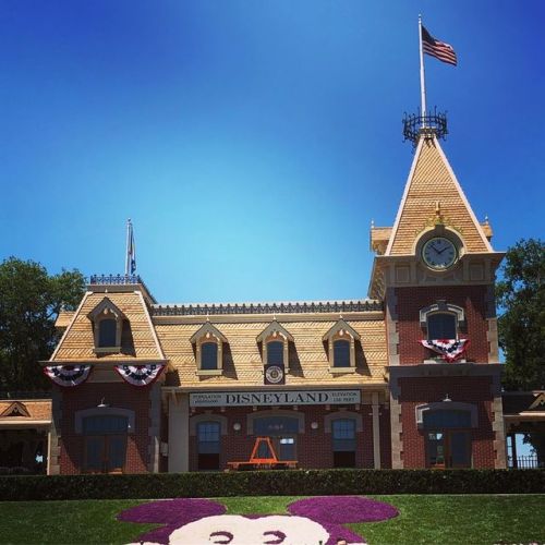 June 8, 2019. #disneyland #thecandtshow(at Disneyland - Theme Park)https://www.instagram.com/p/ByiSU