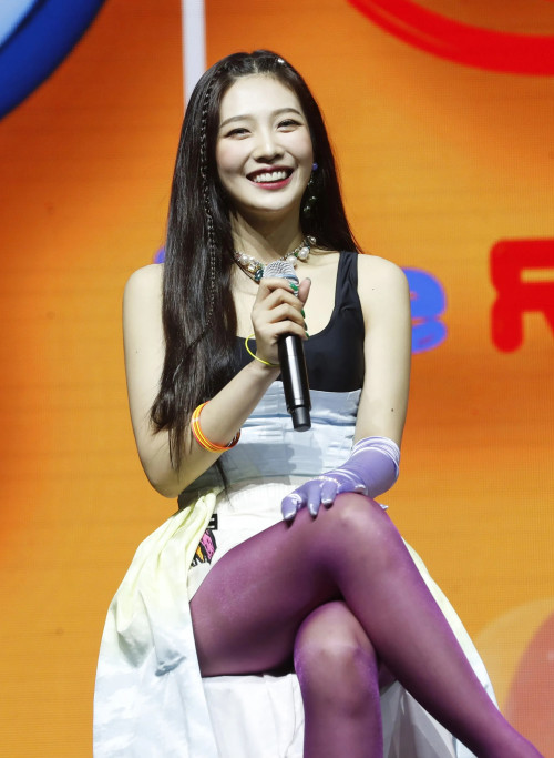 [HQ] Joy, The ReVe Festival  Day 1   comeback