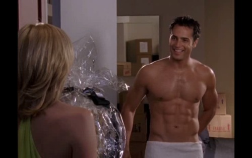 jsuavazblog:  Victor Webster en la serie Sexo en Nueva York (Sex and the City). 