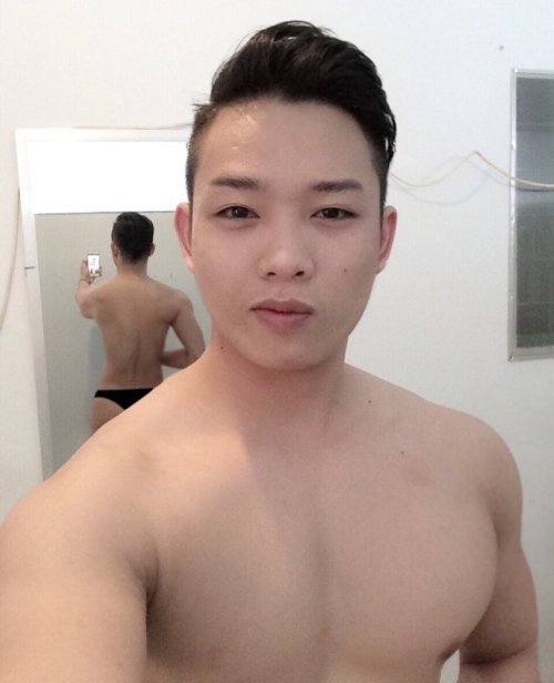muscleboth1: mantop10691: 身材練的前凸後翹的越南健身運動男 包皮也太長了