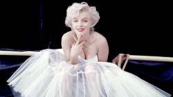 ourmarilynmonroe:  Marilyn Monroe photographed