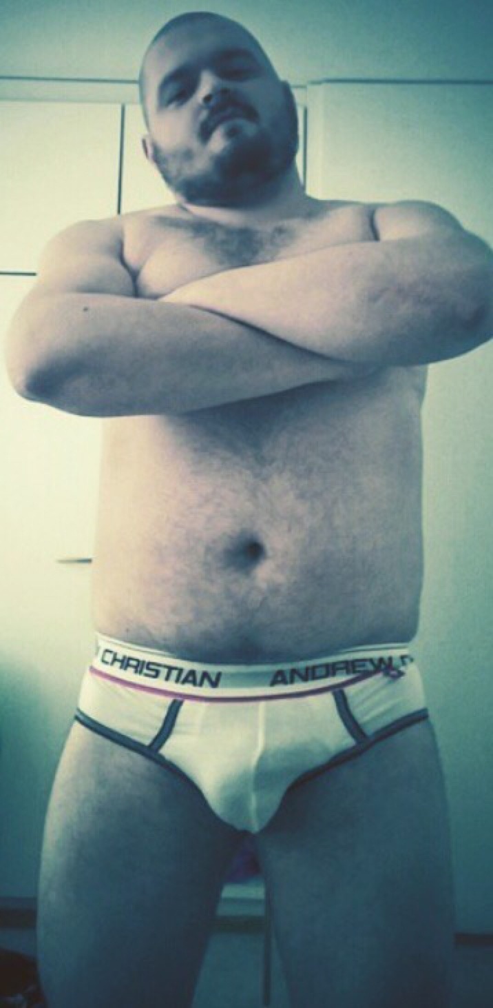strongbearsbr:  ​​I’m back. Follow @STRONGBEARSBR  http://strongbearsbr.tumblr.com