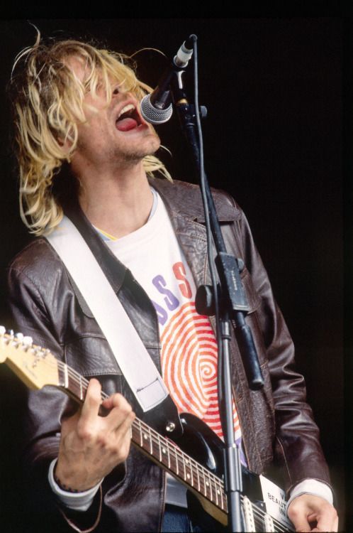 Kurt Cobain and Eugene Kelly performing at Reading... - Eclectic Vibes